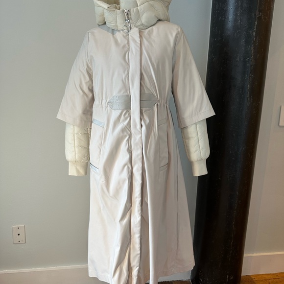 Monte Cervino winter white, long white puffer jacket size small - Picture 8 of 9